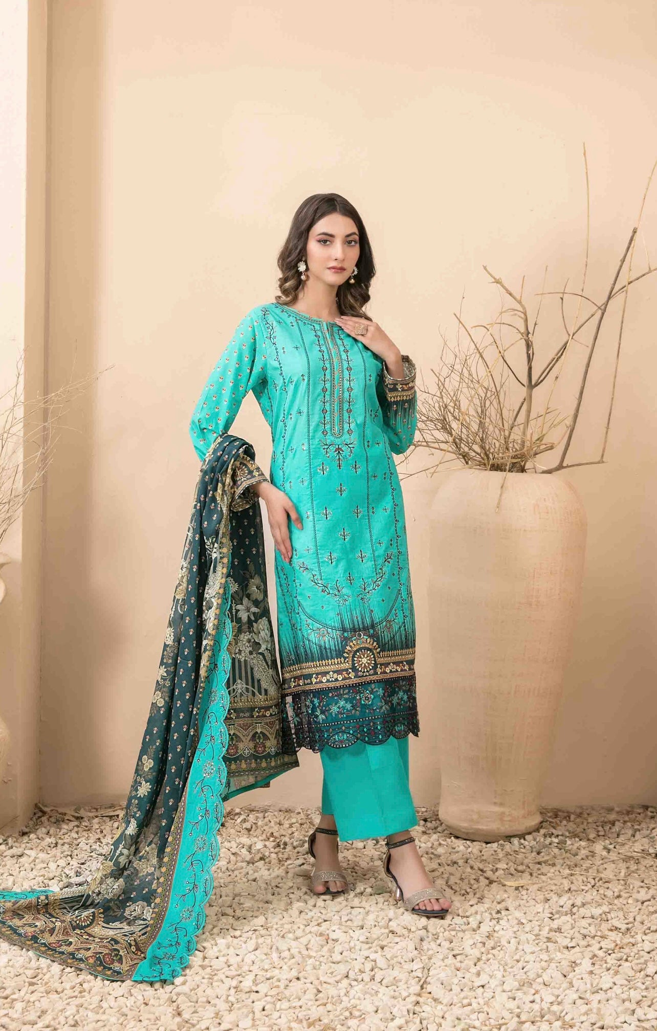 Embroidered Lawn 3pc Suit