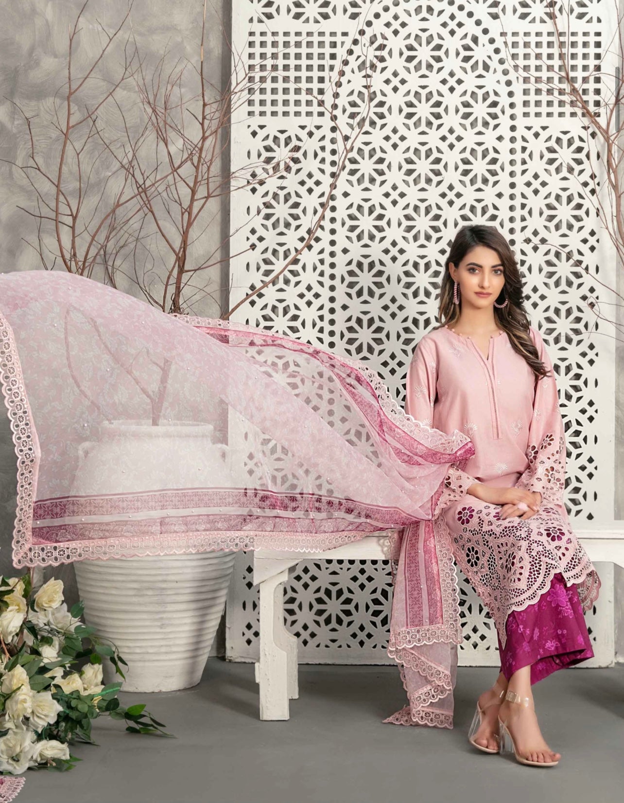 Chikan-kari Lawn 3pc Suit