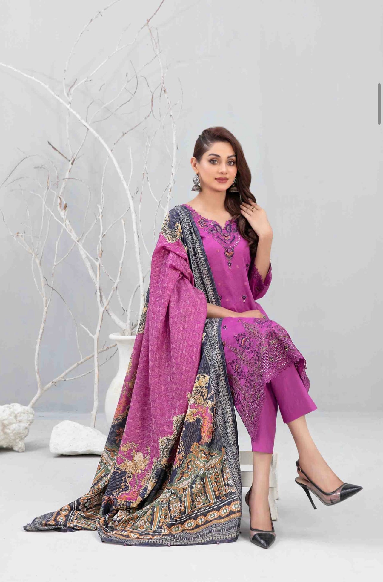 Embroidered Lawn 3pc Suit