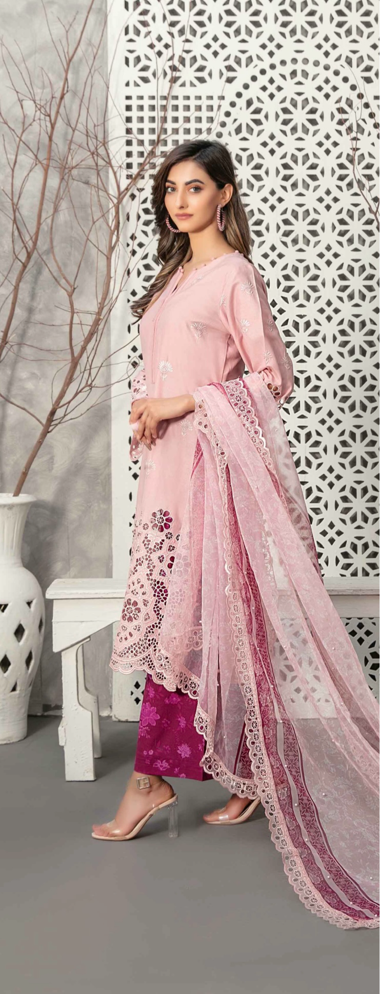 Chikan-kari Lawn 3pc Suit