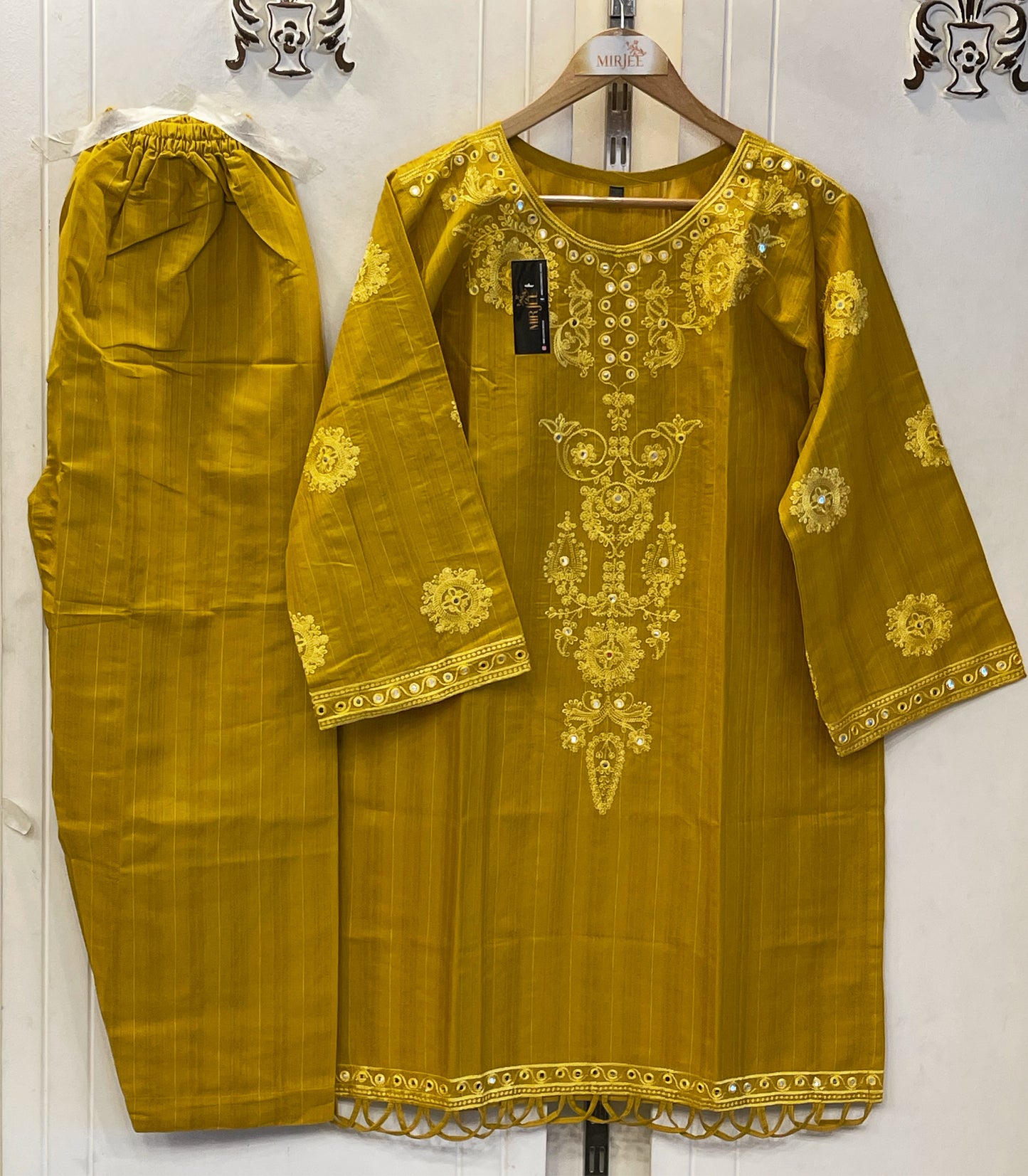 Embroidered 2pc Suit