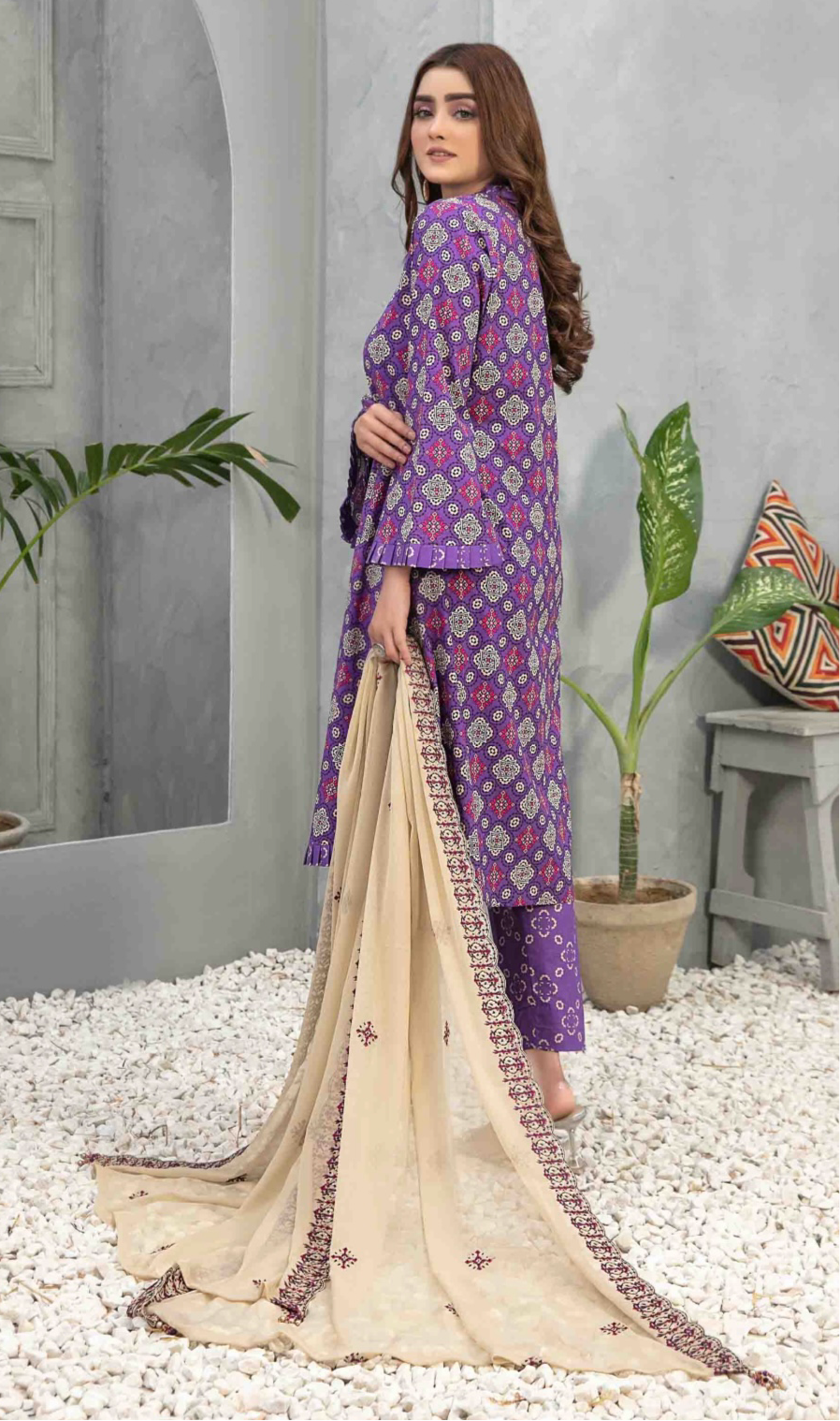 Embroidered Lawn 3pc