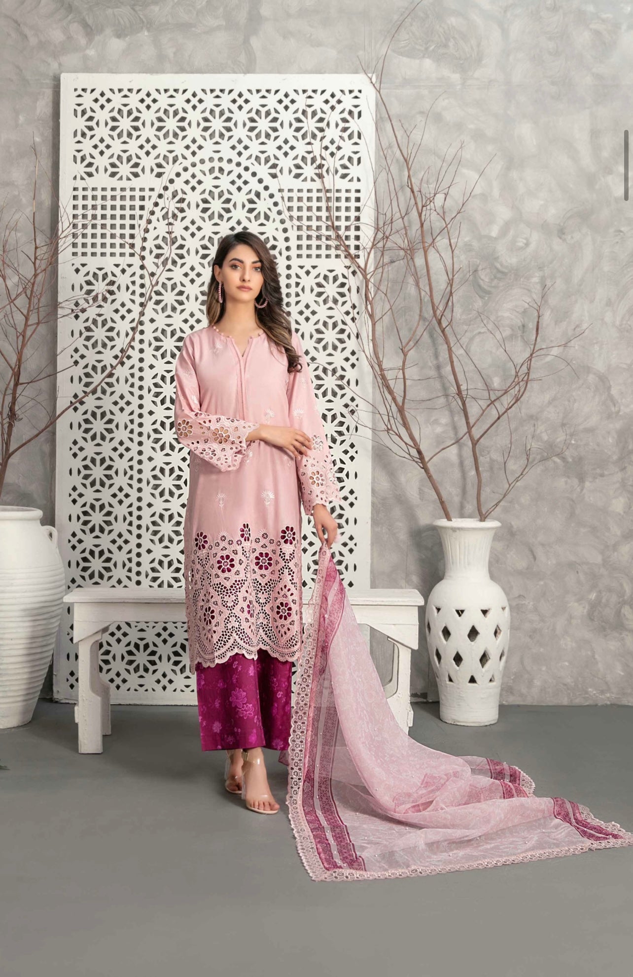 Chikan-kari Lawn 3pc Suit