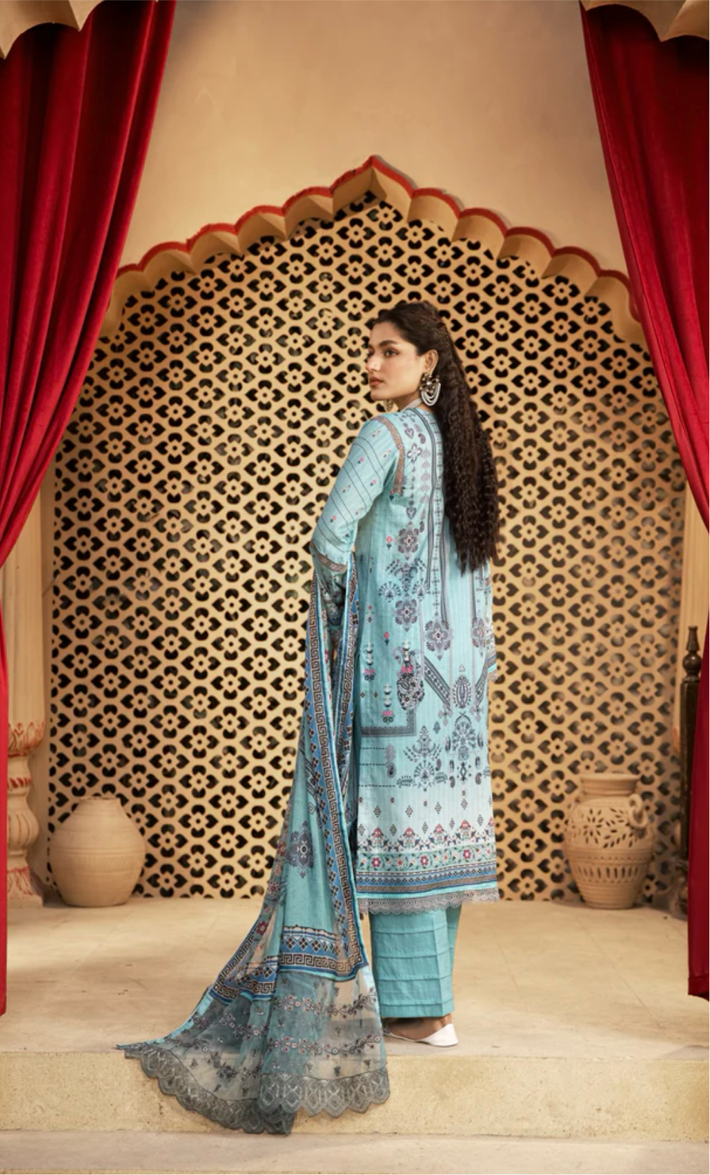 Embroidered Lawn 3pc Suit