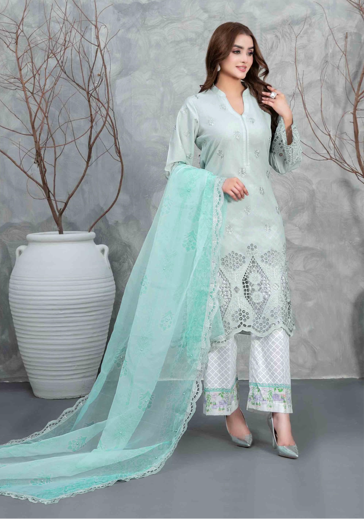 Chikan-Kari Lawn 3pc Suit